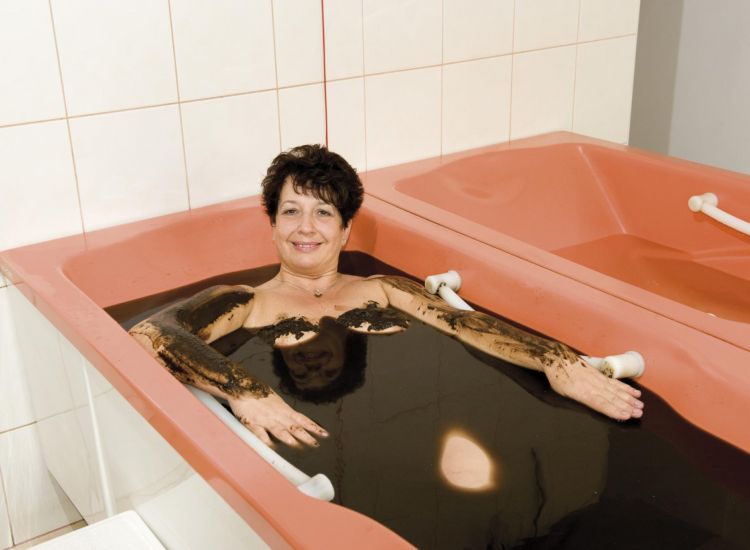 Kąpiel w zawiesinie borowinowej